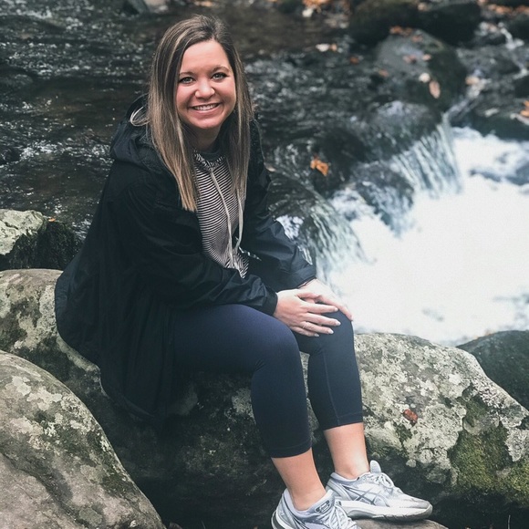 Meet your Posher, Alyssa - Picture 1 of 1